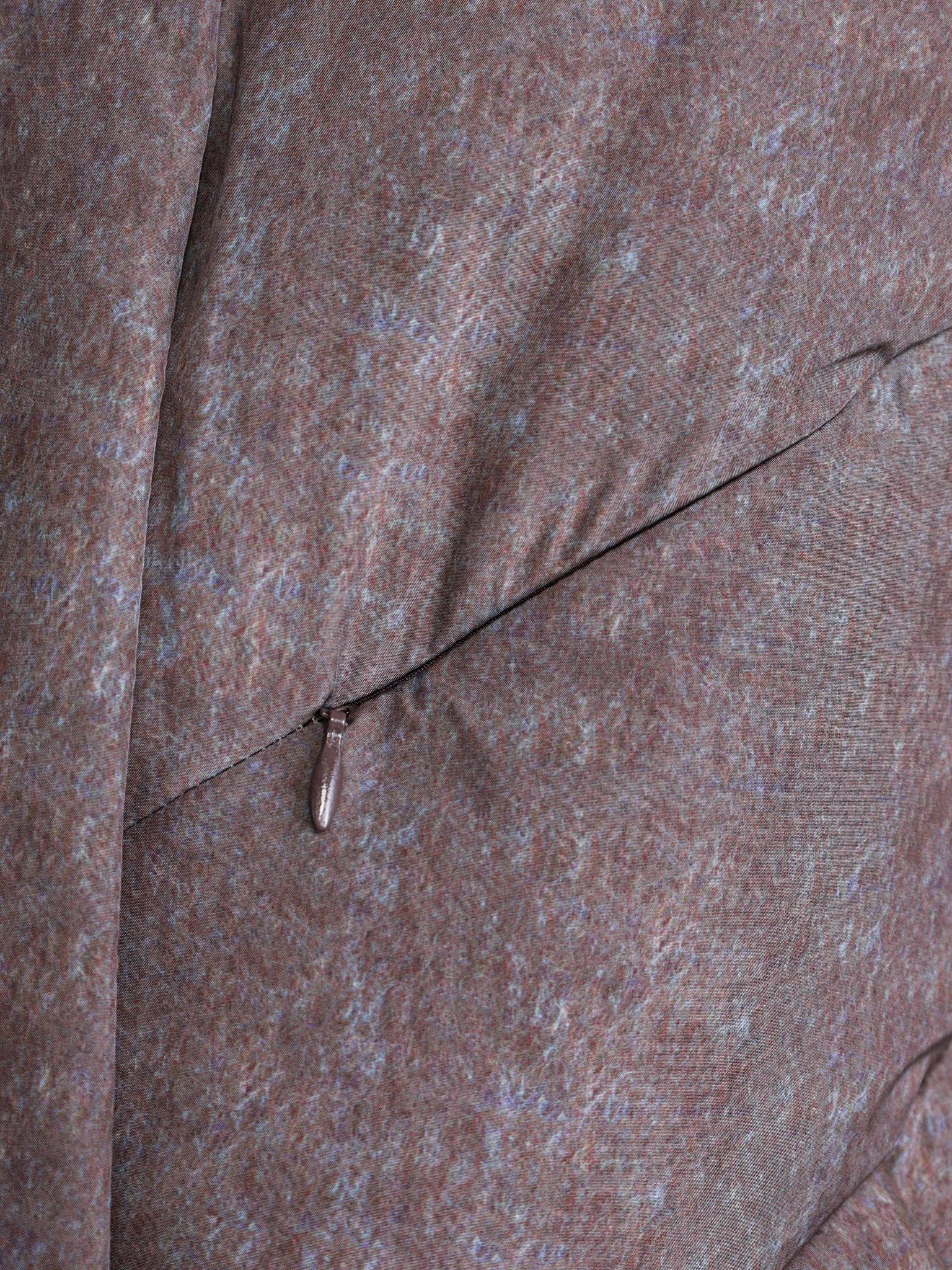 Пуховик коричневого цвета с двойным капюшоном